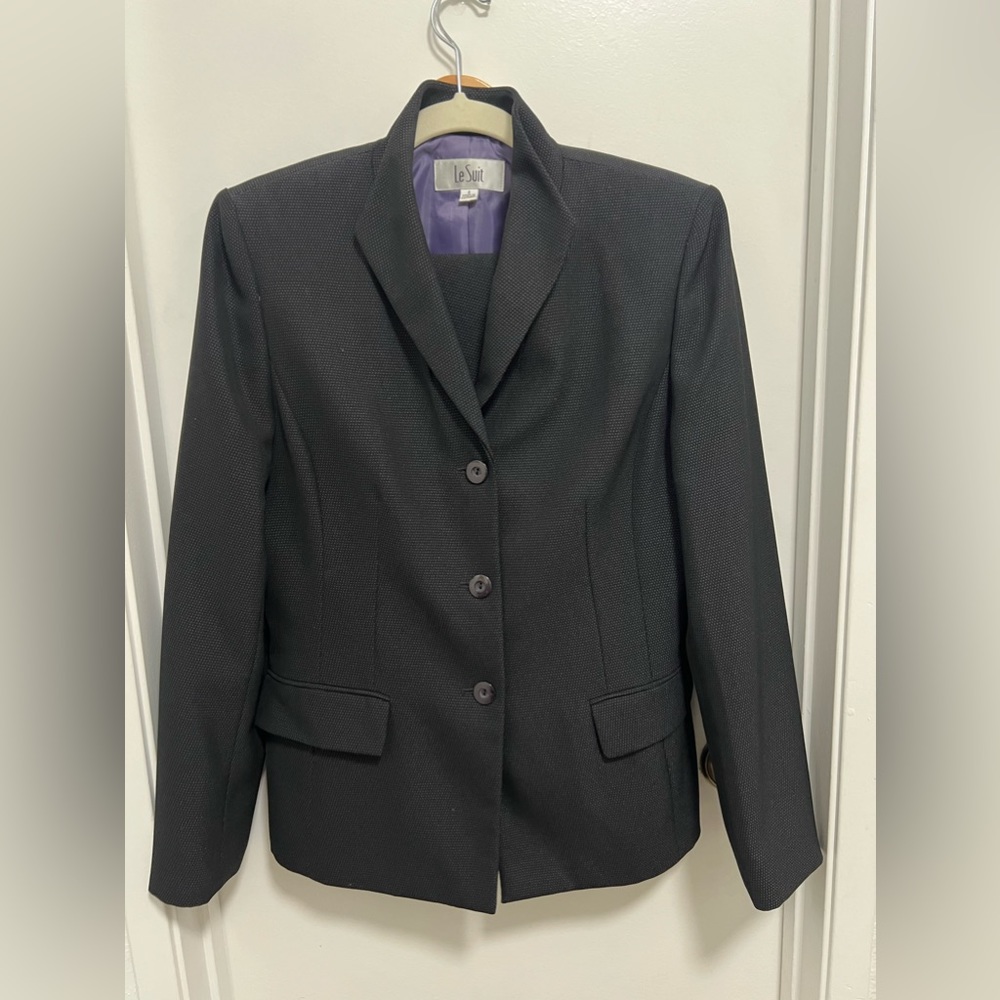 Le Suit women skirt suit
